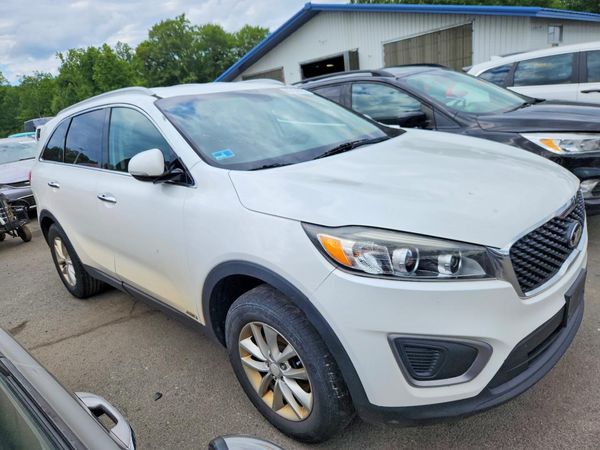 2016 KIA SORENTO L / LX — Passenger 3/4