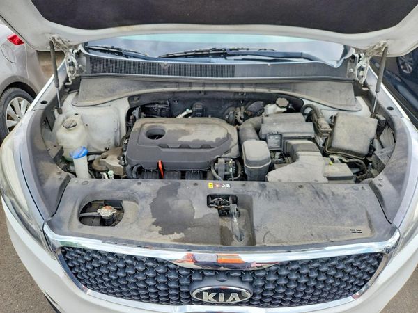 2016 KIA SORENTO L / LX — Engine bay