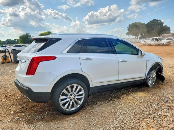 2017 CADILLAC XT5 Platinum