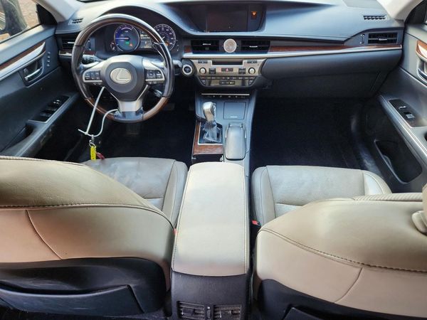 2016 LEXUS ES 300h