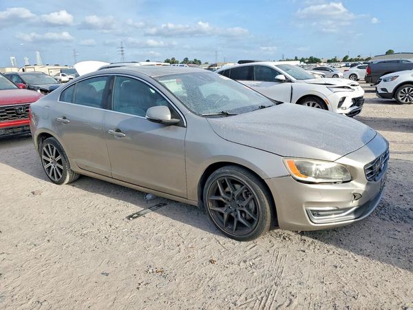 2015 VOLVO S60 Platinum (non R design)