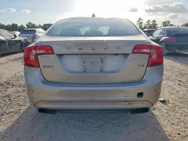 2015 VOLVO S60 Platinum (non R design)