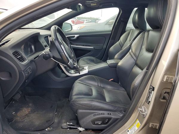 2015 VOLVO S60 Platinum (non R design)