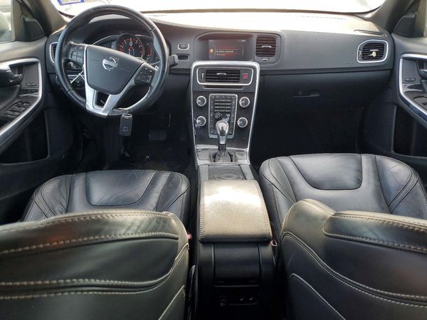 2015 VOLVO S60 Platinum (non R design)