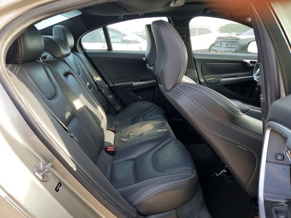 2015 VOLVO S60 Platinum (non R design)