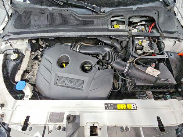2015 LAND ROVER RANGEROVER Pure Plus — Engine bay