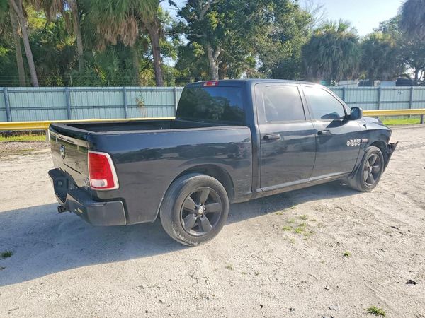 2014 RAM 1500 ST CREW CAB 4X2