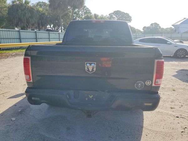 2014 RAM 1500 ST CREW CAB 4X2