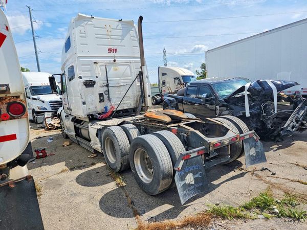 2020 VOLVO VNL