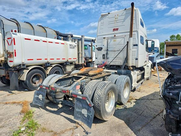 2020 VOLVO VNL