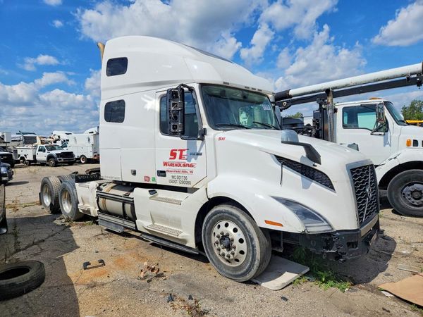 2020 VOLVO VNL