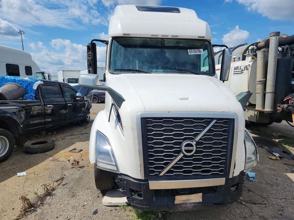 2020 VOLVO VNL