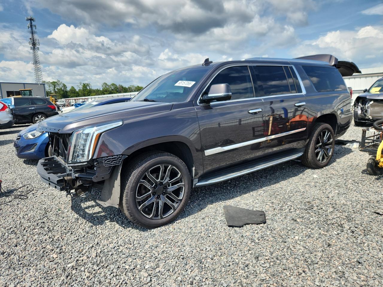 2016 CADILLAC ESCALADE ESV Luxury — Front 3/4