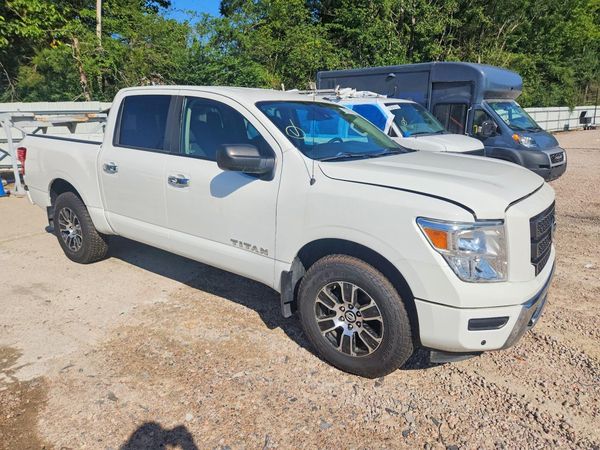 2021 NISSAN TITAN Crew Cab