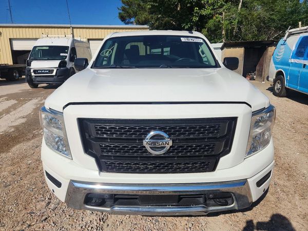 2021 NISSAN TITAN Crew Cab