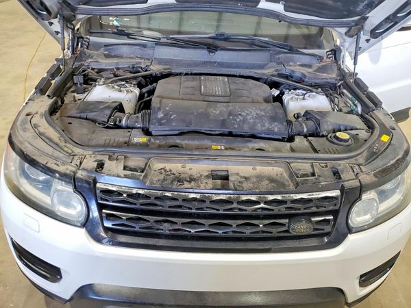 2017 LAND ROVER RANGEROVER HSE — Engine bay