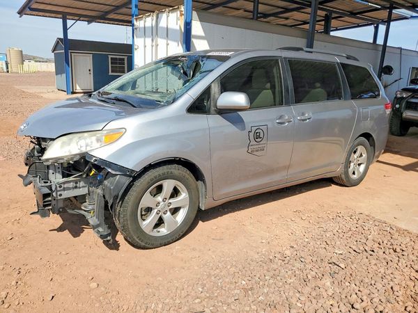 2013 TOYOTA SIENNA