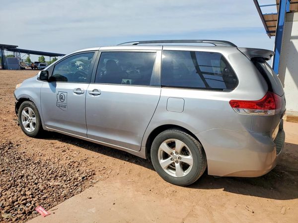 2013 TOYOTA SIENNA