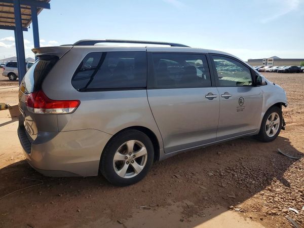 2013 TOYOTA SIENNA