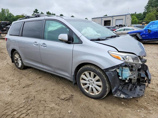 2015 TOYOTA SIENNA