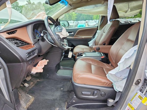2015 TOYOTA SIENNA