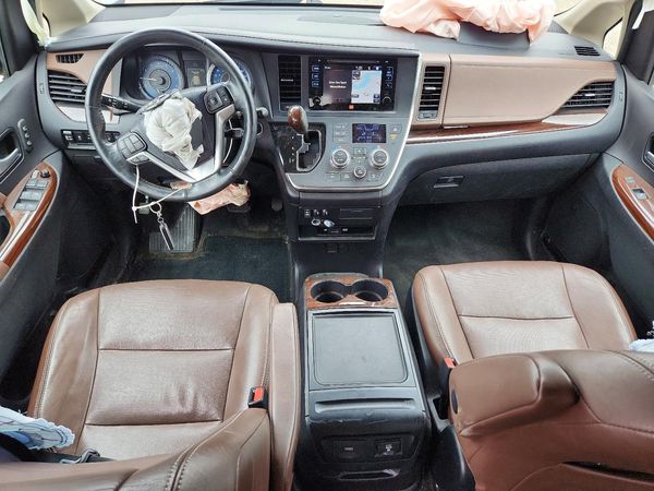 2015 TOYOTA SIENNA