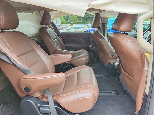 2015 TOYOTA SIENNA