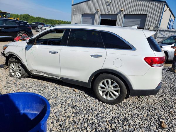 2017 KIA SORENTO L, LX
