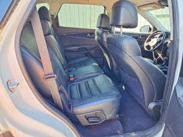 2017 KIA SORENTO L, LX