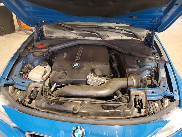 2015 BMW 3 SERIES — Engine bay