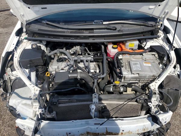 2015 TOYOTA PRIUS — Engine bay