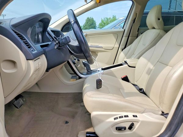 2015 VOLVO XC60