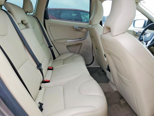 2015 VOLVO XC60