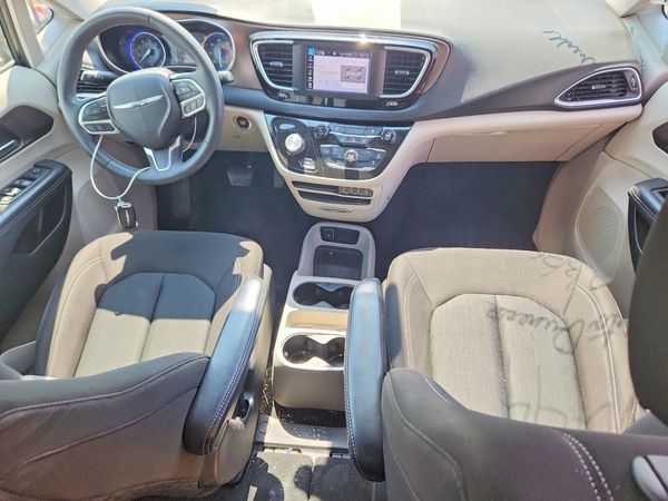 2023 CHRYSLER VOYAGER LX