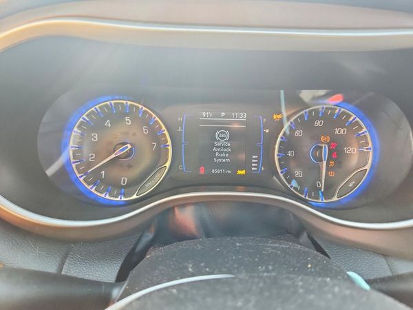 2023 CHRYSLER VOYAGER LX