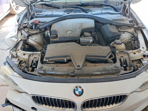 2014 BMW 4 SERIES — Engine bay