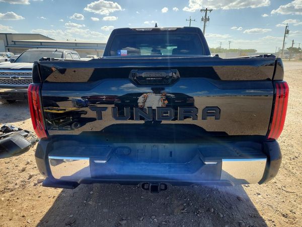 2023 TOYOTA TUNDRA SR5