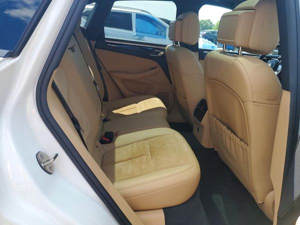 2017 PORSCHE MACAN