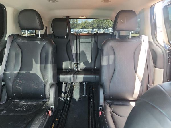 2022 KIA CARNIVAL LX, LX Seat Package