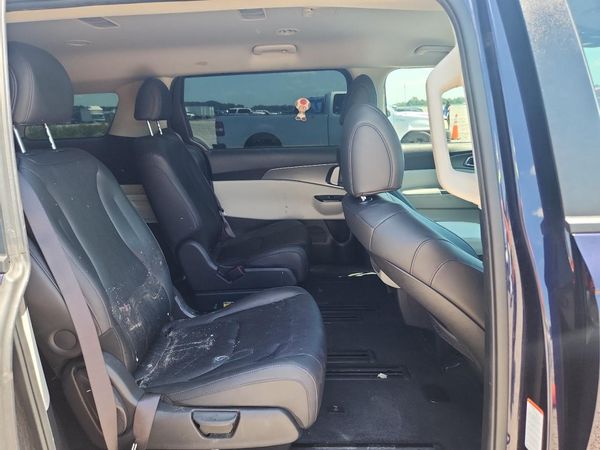 2022 KIA CARNIVAL LX, LX Seat Package