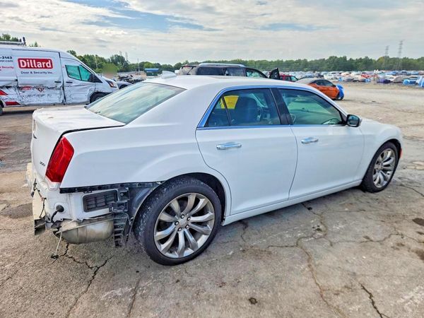 2019 CHRYSLER 300