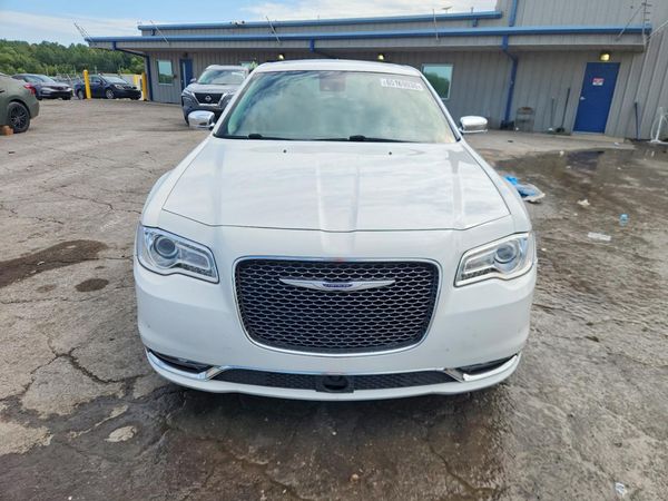 2019 CHRYSLER 300
