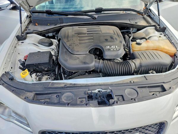 2019 CHRYSLER 300