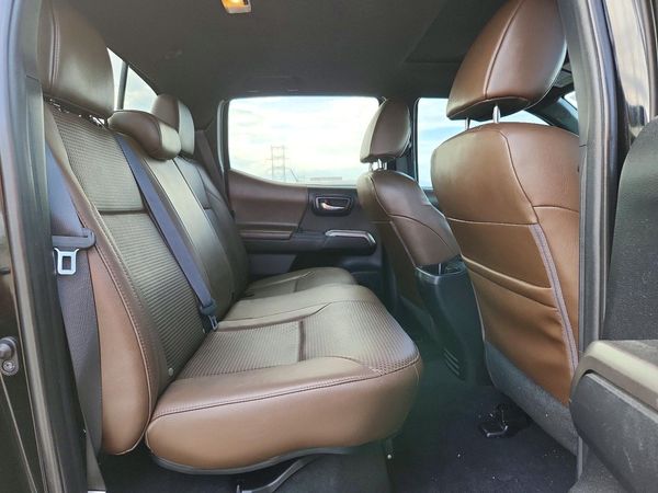 2017 TOYOTA TACOMA