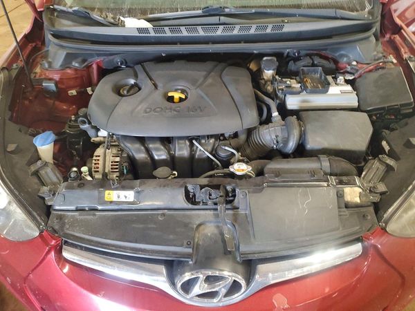 2016 HYUNDAI ELANTRA — Engine bay