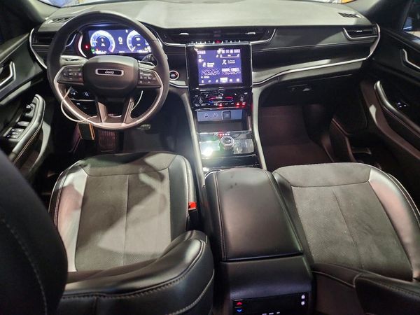 2023 JEEP GRAND CHEROKEE Laredo, Altitude