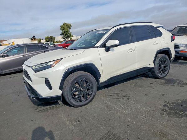 2022 TOYOTA RAV4 SE
