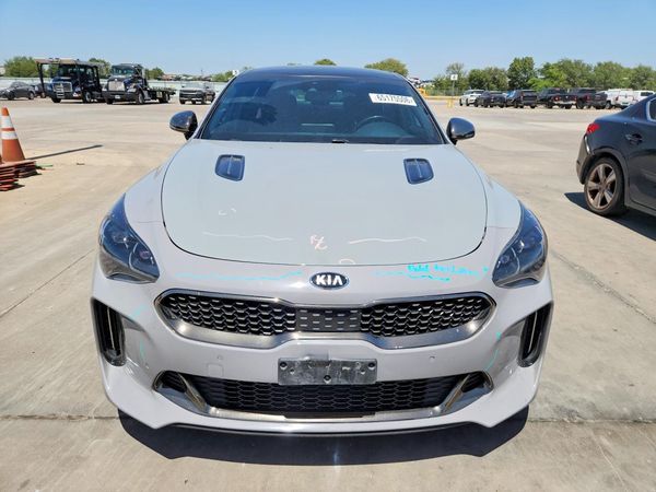 2019 KIA STINGER GT1