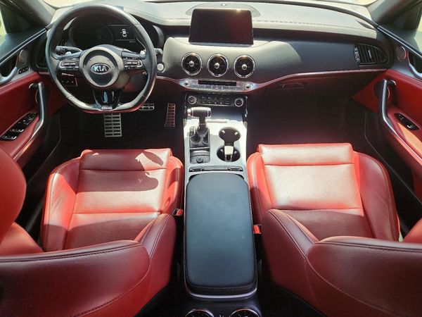2019 KIA STINGER GT1
