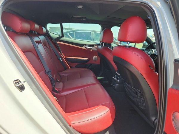 2019 KIA STINGER GT1